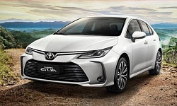 ้ All New Toyota Altis 4 ที่นั่ง สะดวกสบาย เดินทางไกล